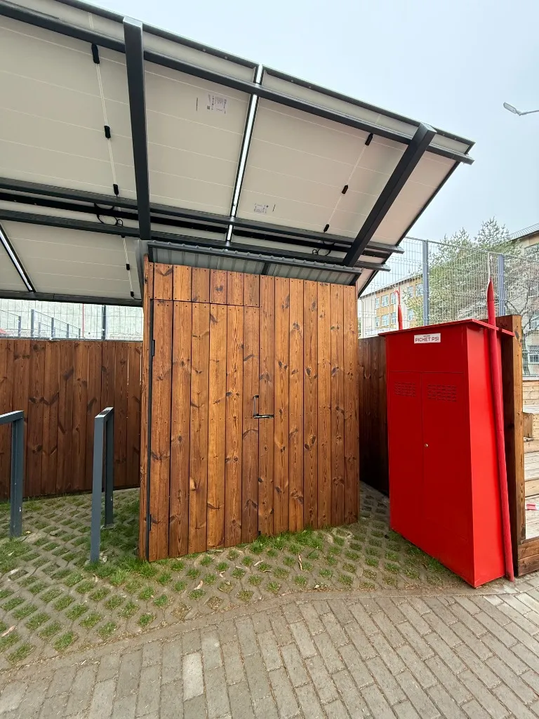 Enclosure de protectie si siguranta a bateriei sistemului fotovoltaic la Colegiul Vasile Alecsandri